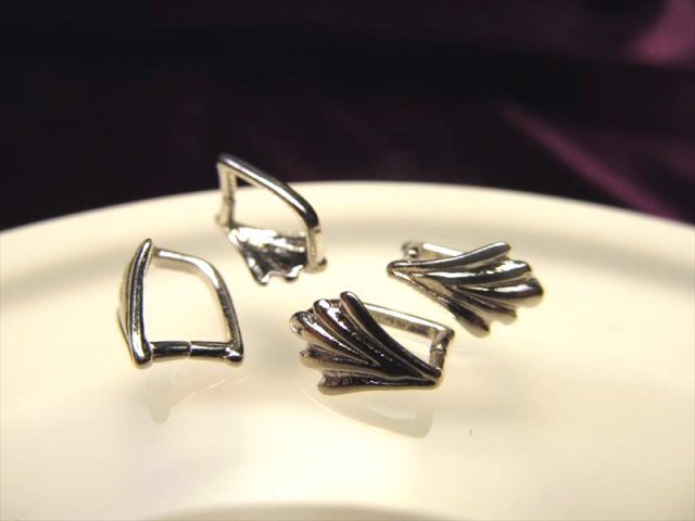 1セット5個入り デザインバチカン 縦9.5mm チェーン通し部分4mm ロジウム仕様 BTC016