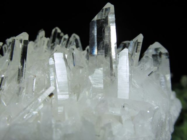 キラキラ結晶 四川 針状 水晶 クラスター 幅約99mm 重さ322.5g 超人気 