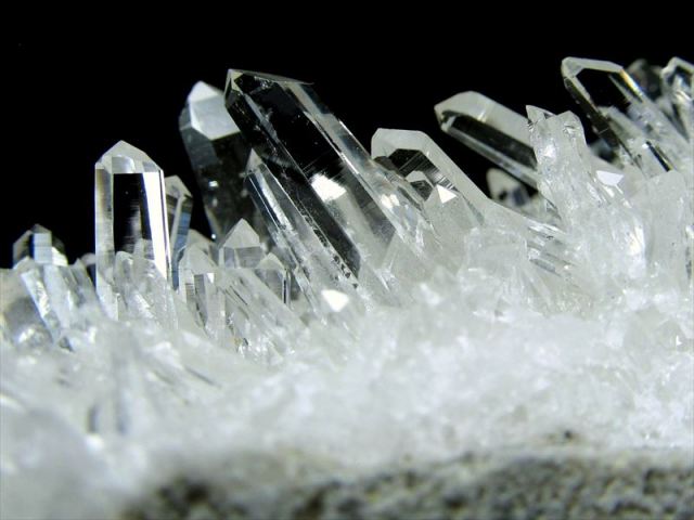キラキラ結晶 四川 針状 水晶 クラスター 幅約99mm 重さ322.5g 超人気 