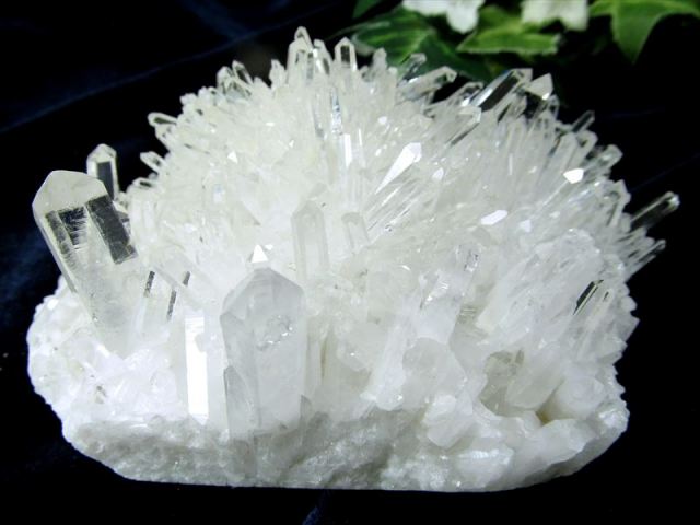 キラキラ結晶 四川 針状 水晶 クラスター 幅約99mm 重さ322.5g 超人気