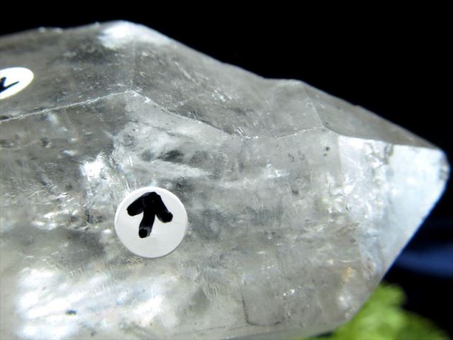 虹入り 水入り エレスチャル 骸骨水晶 ランダムカット原石 木製台座 虹入り 水入り エレスチャル 骸骨水晶 ランダムカット原石 木製台座