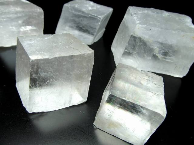 1個売り クリアホワイトタイプ オプティカルカルサイト結晶ブロック 約220g-240g 透明感あり 虹入りも 繁栄 成功 希望を表す石 メキシコ産