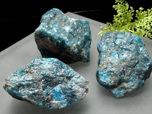 1個売り 濃アパタイト(燐灰石) ラフ原石タイプ 80g-100g 不安の解消に 絆を強める石 ブラジル産