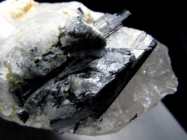 60 Off ヒマラヤ山脈 K2の直ぐ西 虹入り ヒマラヤ水晶 ブラックトルマリン入り 原石 重さ 905g 運をはこぶ石 鉄電気石 1点物 パキスタン ギルギットバルティスタン産 アウトレット Titanicgroup Com