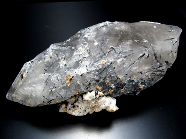 ヒマラヤ山脈 K2の直ぐ西 虹入り ヒマラヤ水晶 ブラックトルマリン入り 原石 重さ 905g 運をはこぶ石 鉄電気石 1点物 パキスタン ギルギットバルティスタン産 Comrose