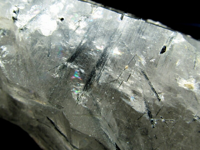 ヒマラヤ山脈 K2の直ぐ西 虹入り ヒマラヤ水晶(ブラックトルマリン入り