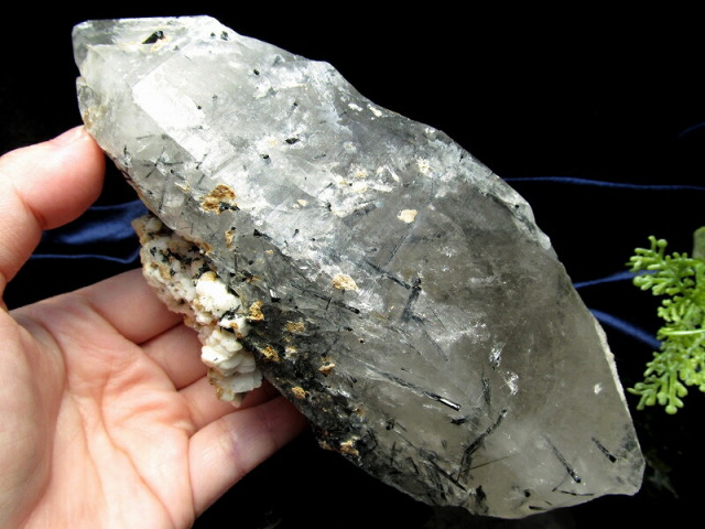 ヒマラヤ山脈 K2の直ぐ西 虹入り ヒマラヤ水晶(ブラックトルマリン入り