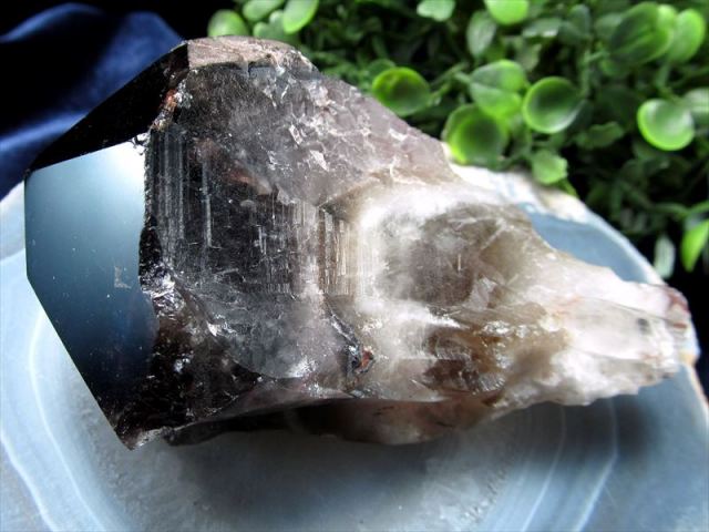 流通量極僅かな黒紫水晶 トラピッチェブラックシェブロンアメジスト