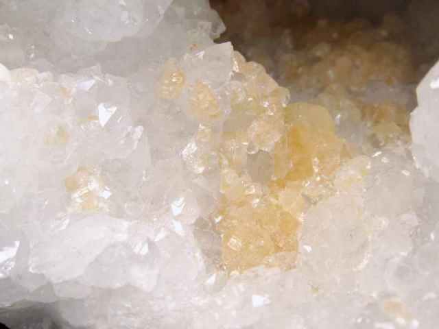 モロッコ産ジオード 晶洞 水晶 原石 約500g-1kg 希少鉱物共生タイプも 