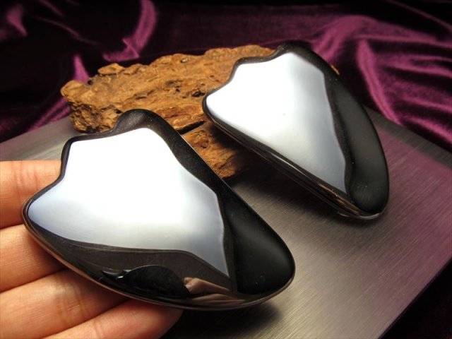 アウトレット テラヘルツ かっさプレート 携帯用ポーチ付き 縦約70mm×横約50mm つやつや光沢で鏡のような表面 話題の 高純度 テラヘルツ 鉱石 2020年