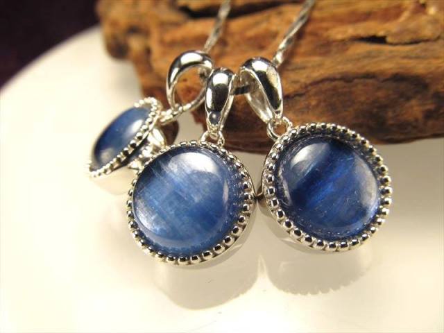 AAAA カイヤナイトペンダントトップ オーバルラウンド型 Silver925 石サイズ縦約10mm前後 pe-