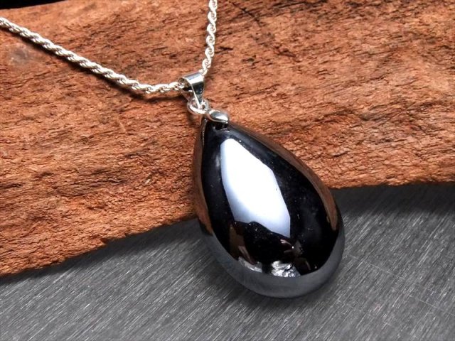 テラヘルツ鉱石 ペンダントトップ ドロップ型 縦30mm-32mm 重さ7g前後 1個売り 小サイズ つやつや光沢 話題の 高純度 テラヘルツ 鉱石 2026年