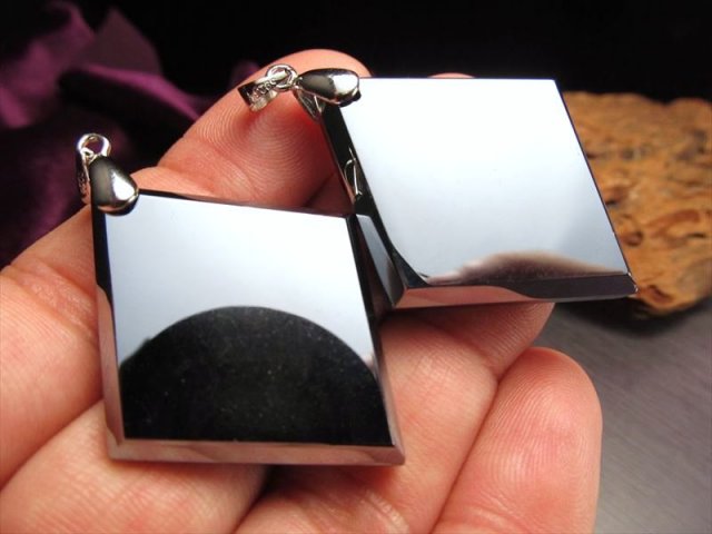 テラヘルツ鉱石 ひし形 ペンダントトップ 大サイズ 縦約39-40mm 1個売り つやつや光沢 スタイリッシュなひし形 ローンバス 話題の 高純度 テラヘルツ 鉱石