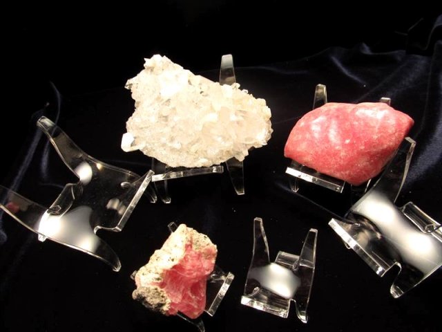 Mサイズ アクリル製 イス型台座 高さ約50mm 幅約44mm 置物や原石のディスプレイに si-p