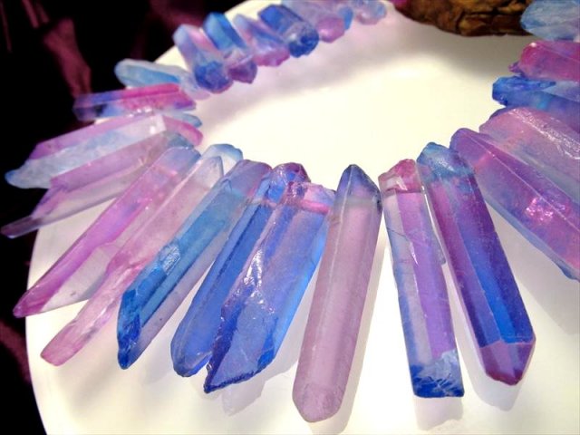 今回は濃いめ 縦約20-50mmピンク&ブルー染色フロストタイプ ナチュラルポイント連 一連 約38-40cm 透明感抜群 天然水晶 クレオ穴 サイズグラデーション