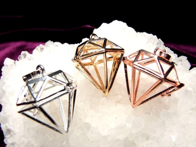 入れ替え可能 ダイヤモンド型 3色のストーン入れ替えペンダントトップ 約14mmまでの天然石が入ります pe-s パワーストーン 天然石