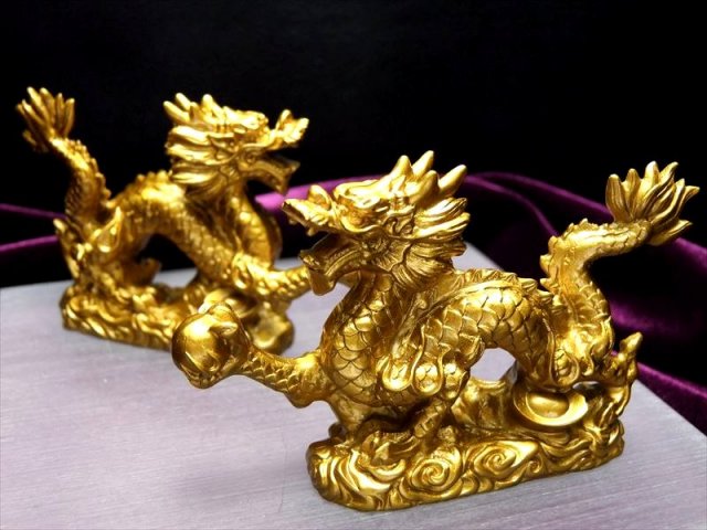 S 迫力満点 金龍モチーフ 玉持ち龍神 ドラゴン 置物 高さ約60mm 全長約100mm ディスプレイに ok-s inmy パワーストーン 天然石