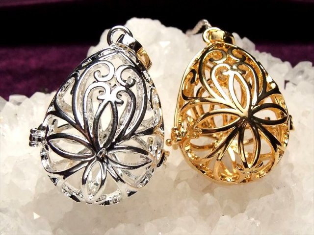 入れ替え可能 アラベスク模様 花唐草模様 ケージ型 ストーン入れ替えペンダントトップ 約16mmまでの天然石が入ります pe-s パワーストーン 天然石