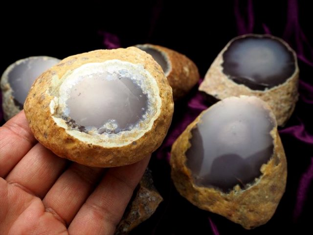 ちゃぷちゃぷ水入り 瑪瑙 不老長寿の妙薬 800g-900g はっきりとわかる水の動き たっぷり水入りメノウ 原石 ブラジル産 パワーストーン 天然石