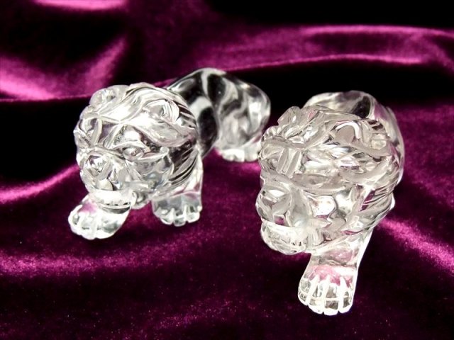 2匹セット ヒマラヤ産天然水晶 獅子 彫り置物 長さ50mm前後 1体の重さ 