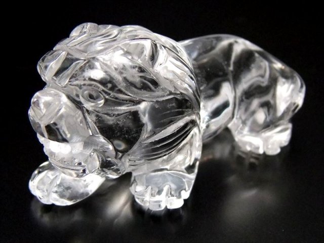 2匹セット ヒマラヤ産天然水晶 獅子 彫り置物 長さ50mm前後 1体の重さ 