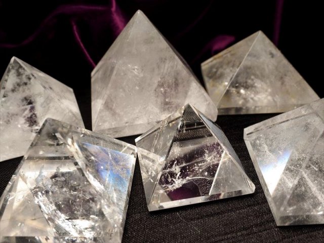 天然水晶 ピラミッド 50g-60g 極上透明 手ごろな小さめサイズ ブラジル産 パワーストーン 天然石