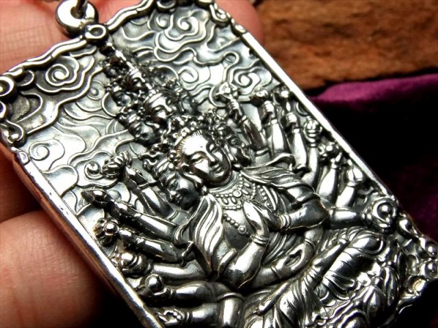 高品質シルバー 両面彫刻 千手観音像 彫刻ペンダントトップ 縦約50mm 1個売り キーホルダーにも使える大き目サイズ Silver925
