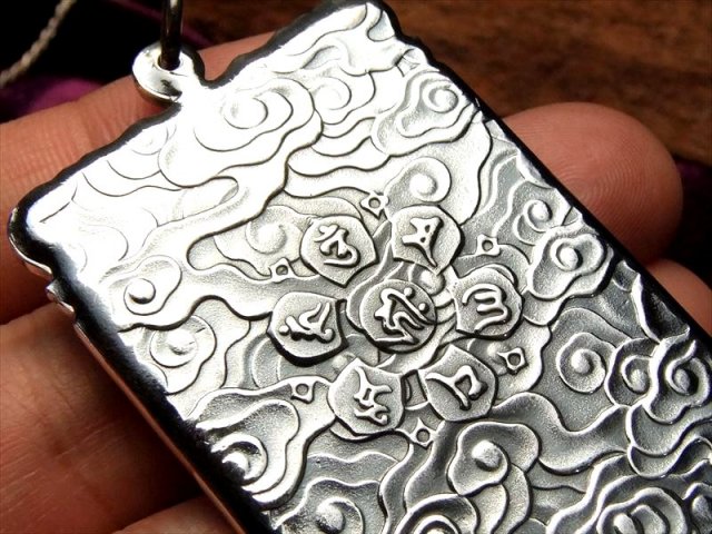 高品質シルバー 両面彫刻 阿弥陀如来像 彫刻ペンダントトップ 縦約50mm