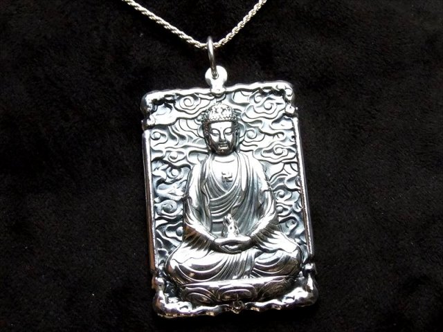 高品質シルバー 両面彫刻 阿弥陀如来像 彫刻ペンダントトップ 縦約50mm