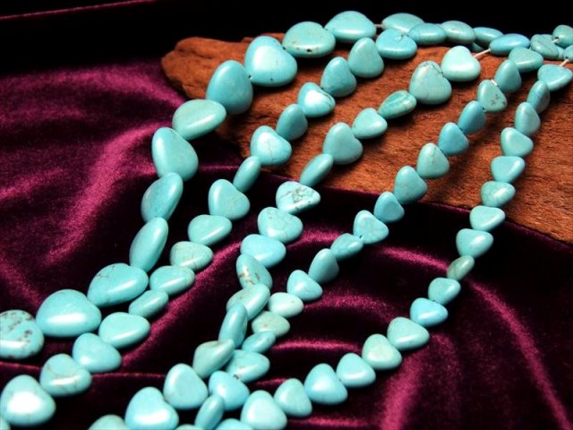 ハウライトターコイズ ハート型 縦約10mm-11mm 幅約8mm-9mm 一連 約