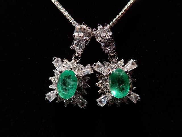 宝石質 5Aエメラルド ペンダントトップ 縦約6mm フラワーモチーフ ジルコニア装飾タイプ