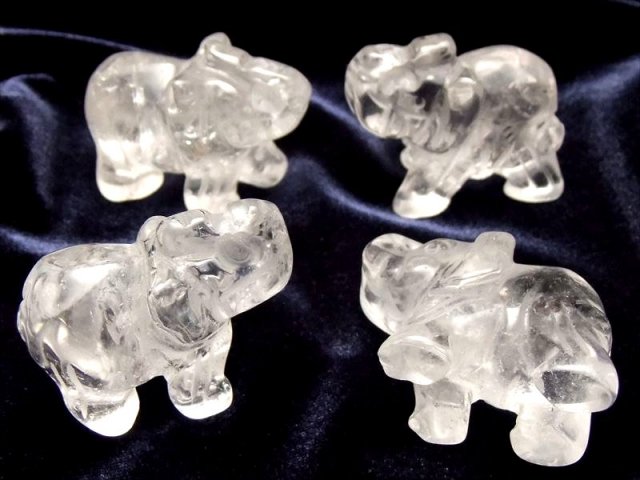 幸運の象徴 天然水晶 象 ゾウ 彫り置物 サイズ 約30mm×40mm前後 仕事で