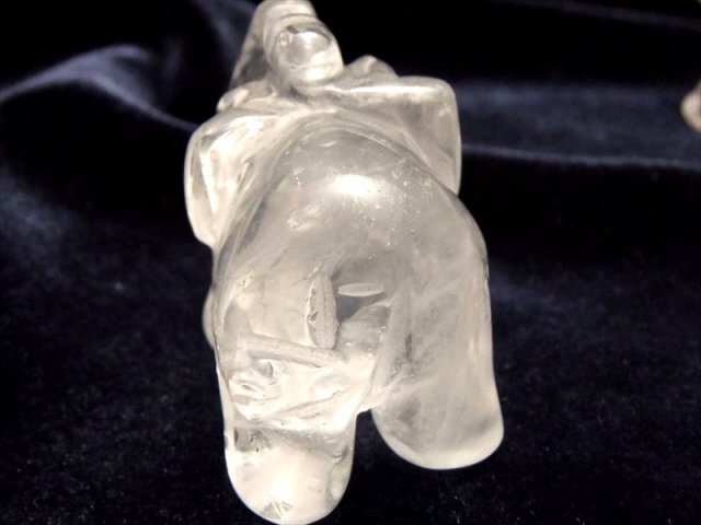 幸運の象徴 天然水晶 象 ゾウ 彫り置物 サイズ 約30mm×40mm前後 仕事で