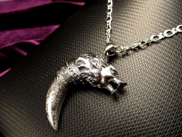 激安宣言 ギベオン ウルフファングペンダントトップ 縦約43.5mm 1個売り SILVER925メテオライト 隕石 ナミビア・ハルダブ州産 geki-met2F44