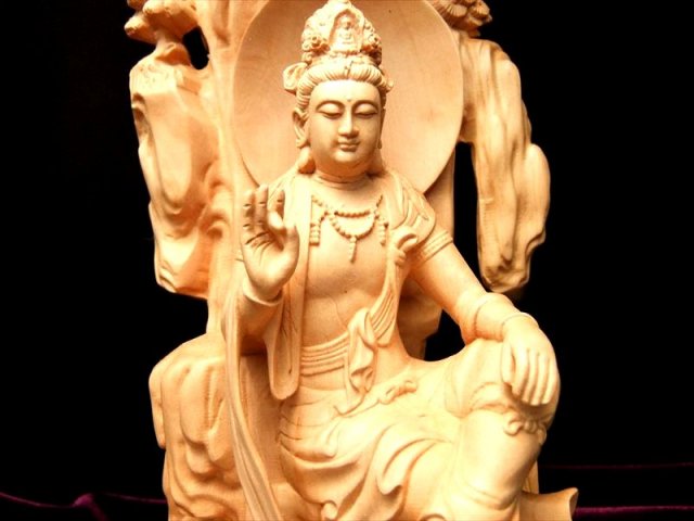 5A 透かし彫り 白衣観音 座像 木彫り観音像置物 高さ約250mm 風水やインテリアに 専用箱付き パワーストーン 天然石