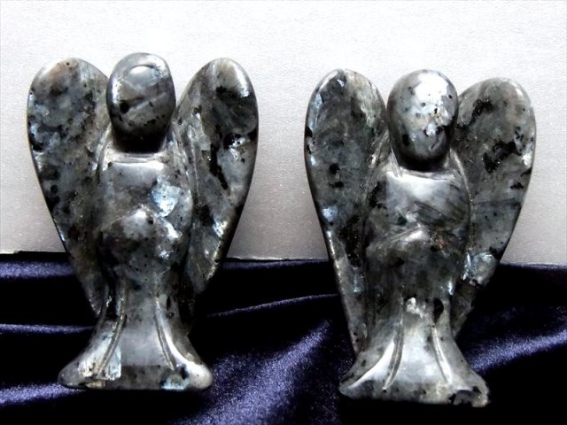 シラー有り ブラック ラブラドライト エンジェル彫り 約30-40g 天使 インテリアに 風水グッズ 置物 自由意志を尊重