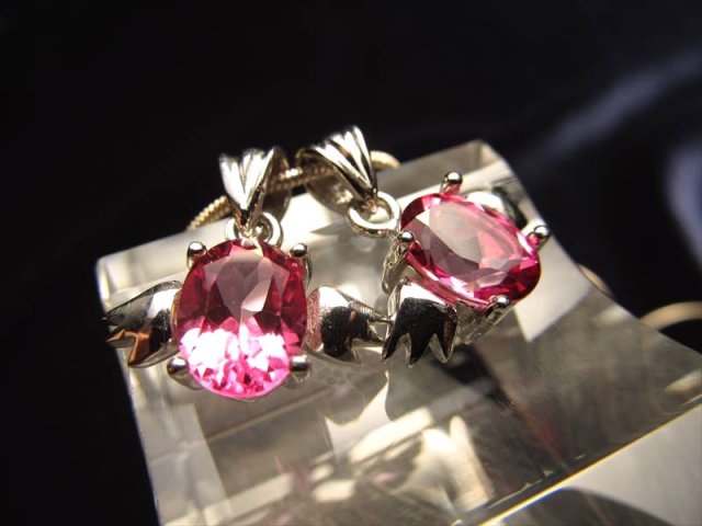 激安宣言 宝石質ピンクトパーズ エンジェル ペンダントトップ 石サイズ縦約8mm 1個売り オーバルカット型 天使ペンダントトップ Silver925 ブラジル産