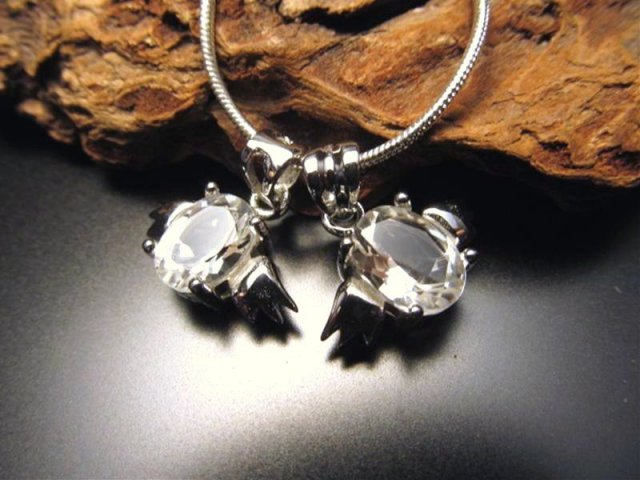 激安宣言 透明水晶 エンジェルペンダントトップ 石サイズ縦約8.5mm 1個売り 多面カットタイプ 天使ペンダントトップ Silver925 ブラジル産 geki-tensiA28