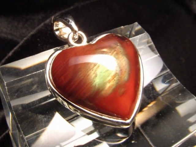 希少 アンデシン ハート型 ペンダント トップ 縦約14mm 重さ3.1g SILVER925 1点物 本当の自分 に近づく変化を促す石 超透明 極上カラーチェンジアンデシン