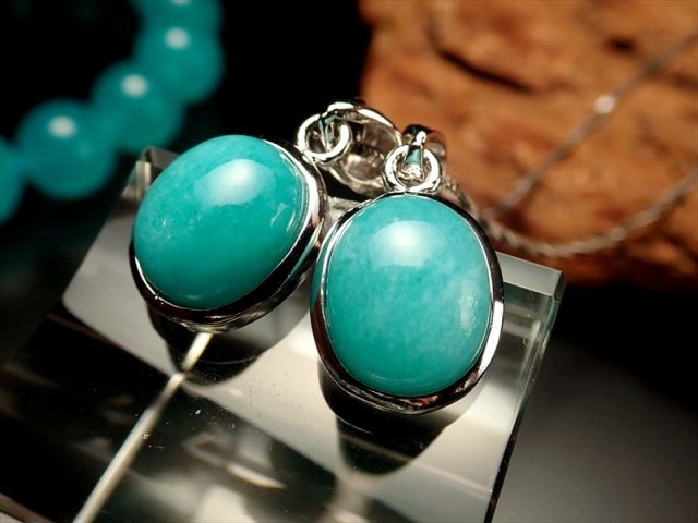 激安宣言 アマゾナイトペンダントトップ ぷっくりオーバル型 石サイズ縦約10mm-11mm 1個売り シルバーカラー ペルー産 geki-1010B7