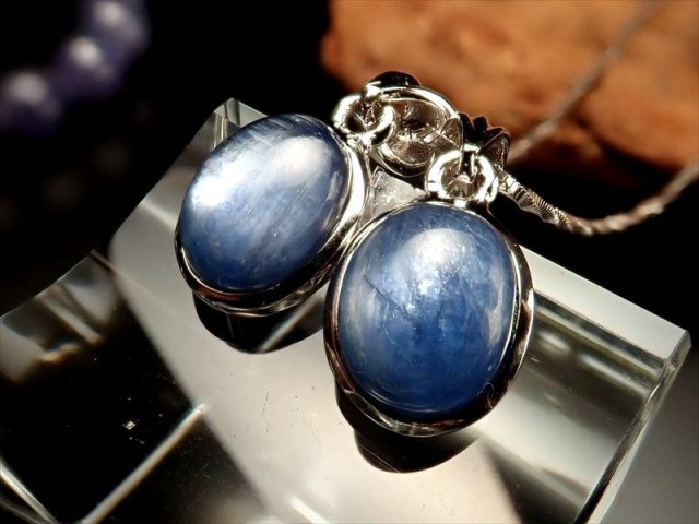 激安宣言 カイヤナイトペンダントトップ ぷっくりオーバル型 石サイズ縦約10mm×横幅約8mm 1個売り シルバーカラー ブラジル産 geki-1010B8