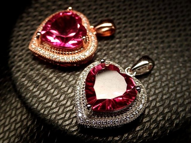 激安宣言 5A ピンクトパーズペンダントトップ ハートカット型 石サイズ縦約10.5mm 1個売り 大粒ハート 極上ピンクカラー ジルコニア装飾