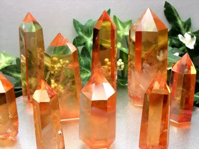 オレンジ トロピカルオーラ 天然水晶ポイント(六角柱) 50g-60g 極上超透明 手ごろな小さめサイズ 大人気浄化アイテム 写真映えするインテリアに ブラジル産