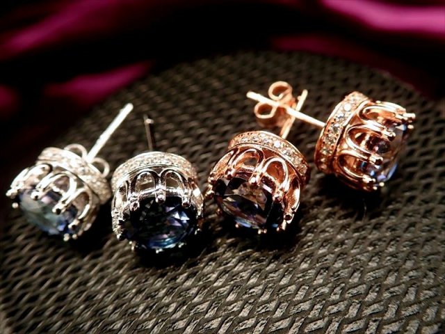 激安宣言 5A ブルーミスティックトパーズ ピアス ラウンドカット型 石サイズ縦約7mm 濃色ブルー ジルコニア装飾王冠モチーフ金具タイプ ピンクゴールドタイプ