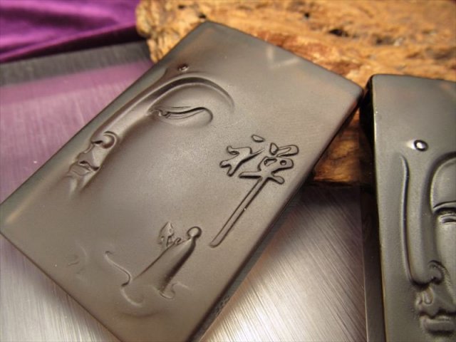 激安宣言 透明オブシディアン(黒曜石) 仏の御尊顔と禅宗彫り カービングプレート タイプA フロストタイプ 縦約57mm メキシコ産 geki-obG24