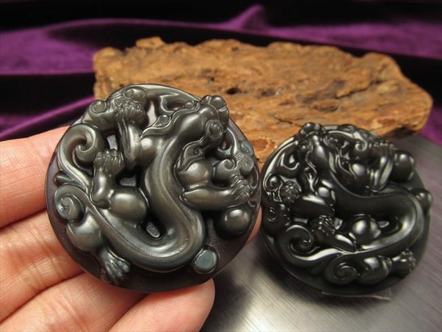 激安宣言 オブシディアン(黒曜石) ヤモリ彫りカービングプレート 縦約43mm メキシコ産 geki-obG40