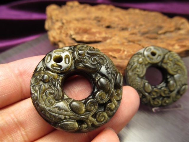 激安宣言 ゴールデンシャインオブシディアン（黒曜石） 夫婦貔貅（ヒキュウ）彫り リングプレート 縦約33mm メキシコ産 geki-obG46