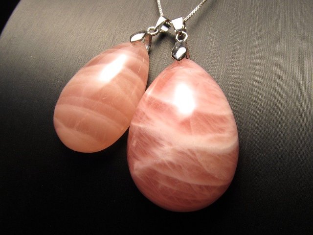 3A ディープローズクォーツ ペンダントトップ ドロップ型 22-24g ピンク&ミルキーストライプ 愛とやさしさの象徴 透明感抜群 マダガスカル産