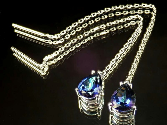 激安宣言 5A ブルーミスティックトパーズ ドロップカット ロングチェーンピアス 石サイズ縦約8mm チェーン部長さ約7cm ゆらゆら揺れるチェーンタイプ