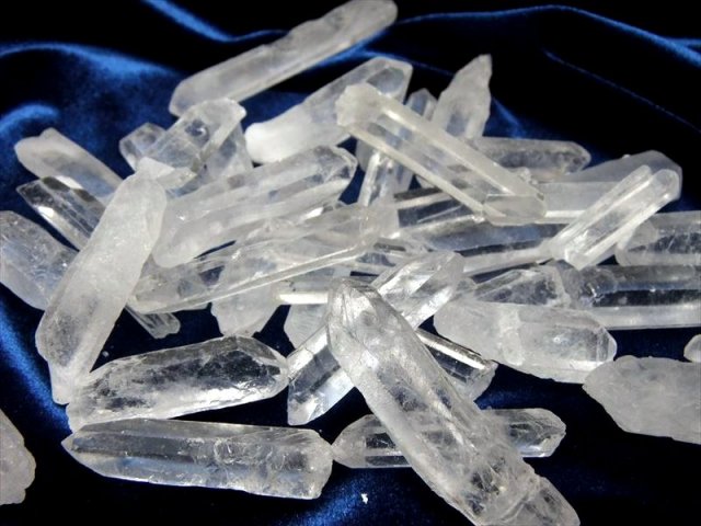 ○【天然クリスタルポイント 詰め合わせ】200グラム入り 透明 激安